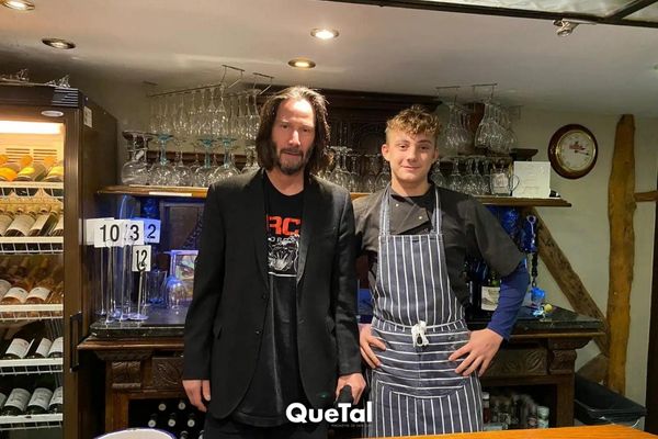 Muy casual: Como cuando te lanzas a un bar y te encuentras a… ¿Keanu Reeves?